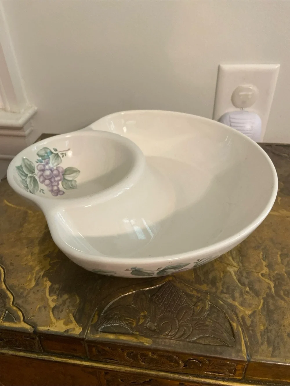 Pfaltzgraff Grapevine White Ceramic Chip and Dip EUC Vintage